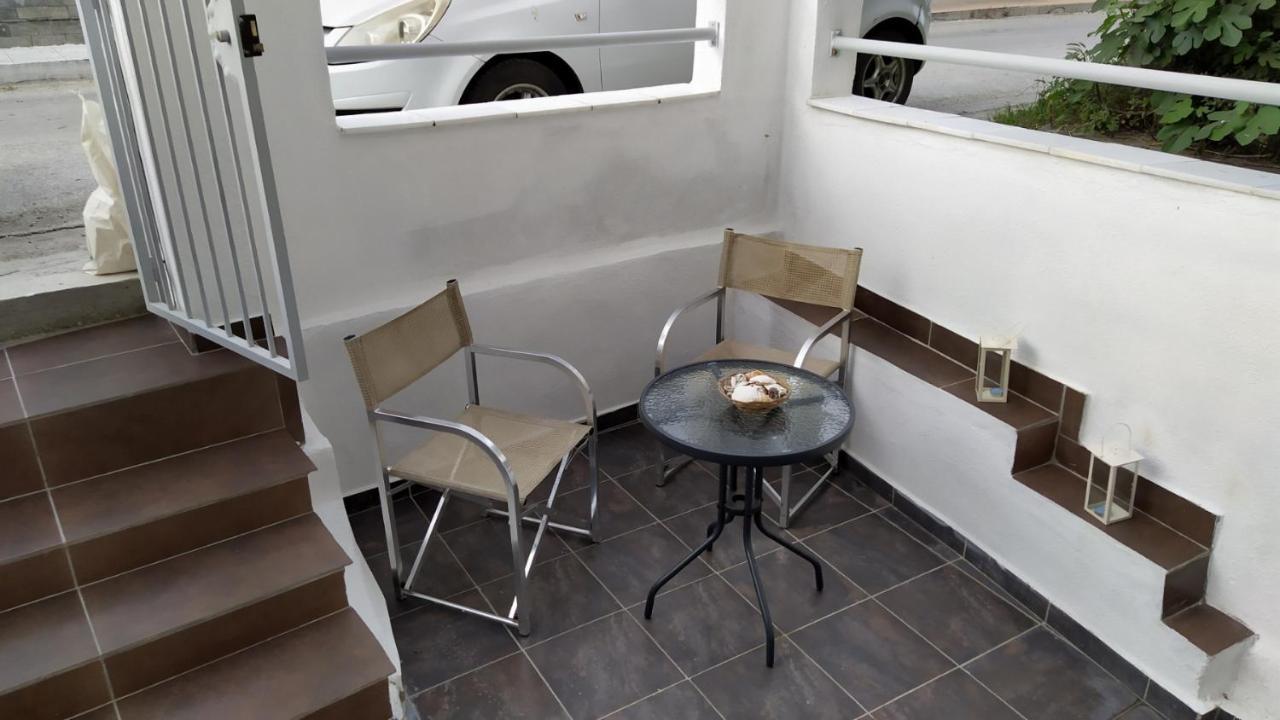 Ferienwohnung Celia'S Studio Néa Péramos Exterior foto